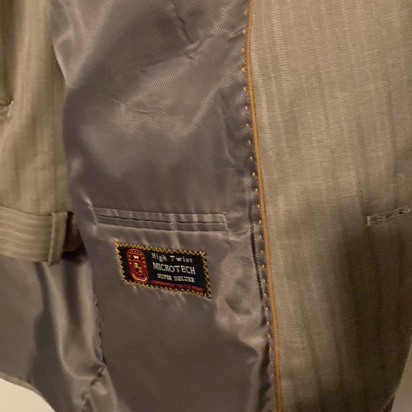 Insignia Men’s Grey Suit - 44L - Picture 4 of 10